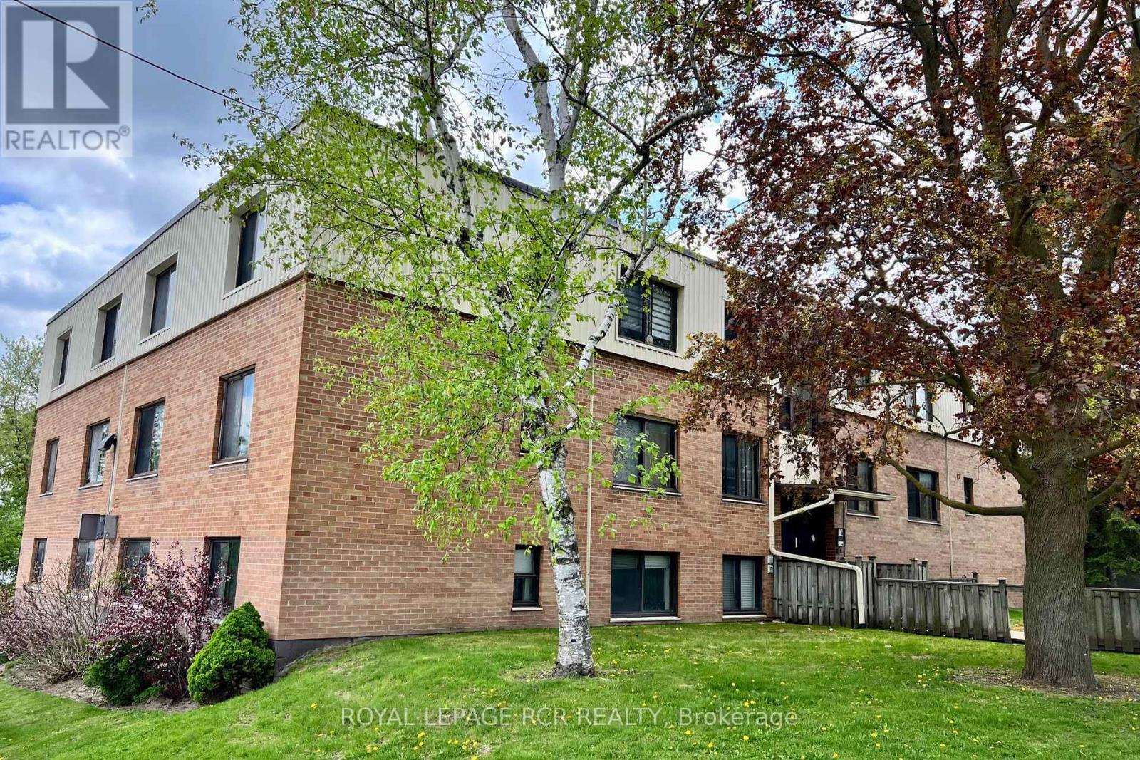 9 - 136 Scanlon Avenue, Bradford West Gwillimbury, Ontario  L3Z 1G6 - Photo 3 - N12050555