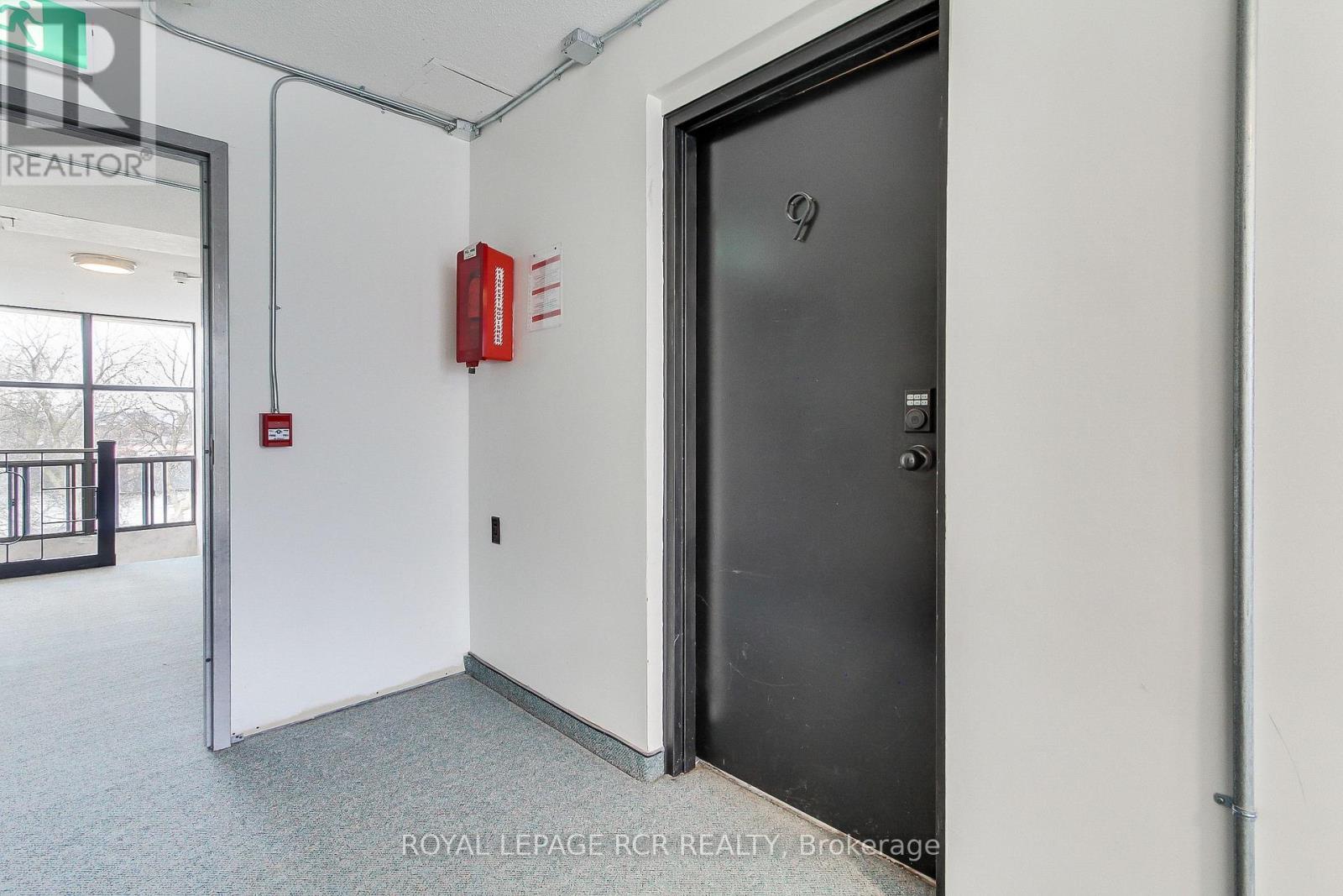 9 - 136 Scanlon Avenue, Bradford West Gwillimbury, Ontario  L3Z 1G6 - Photo 5 - N12050555