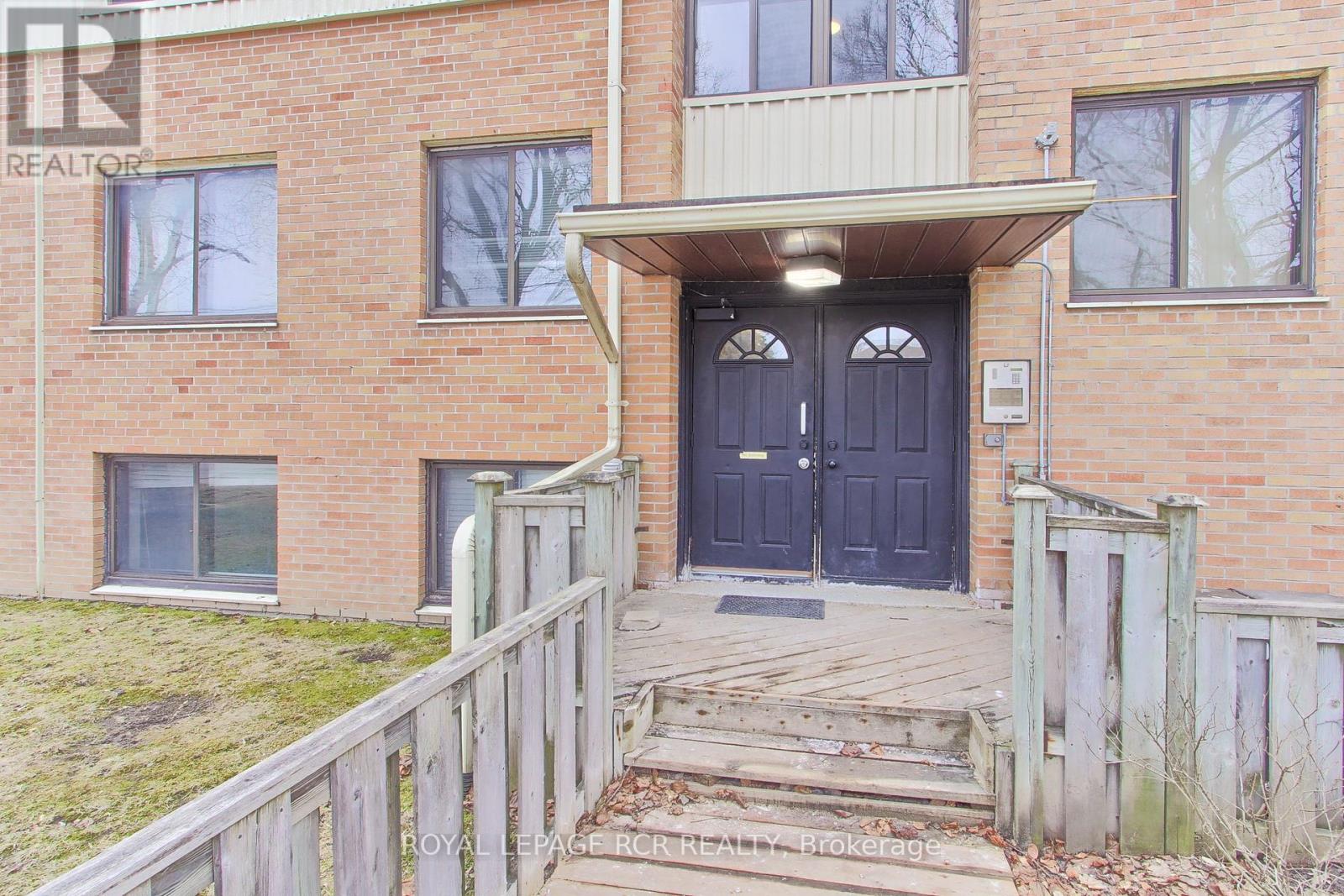 9 - 136 Scanlon Avenue, Bradford West Gwillimbury, Ontario  L3Z 1G6 - Photo 4 - N12050555