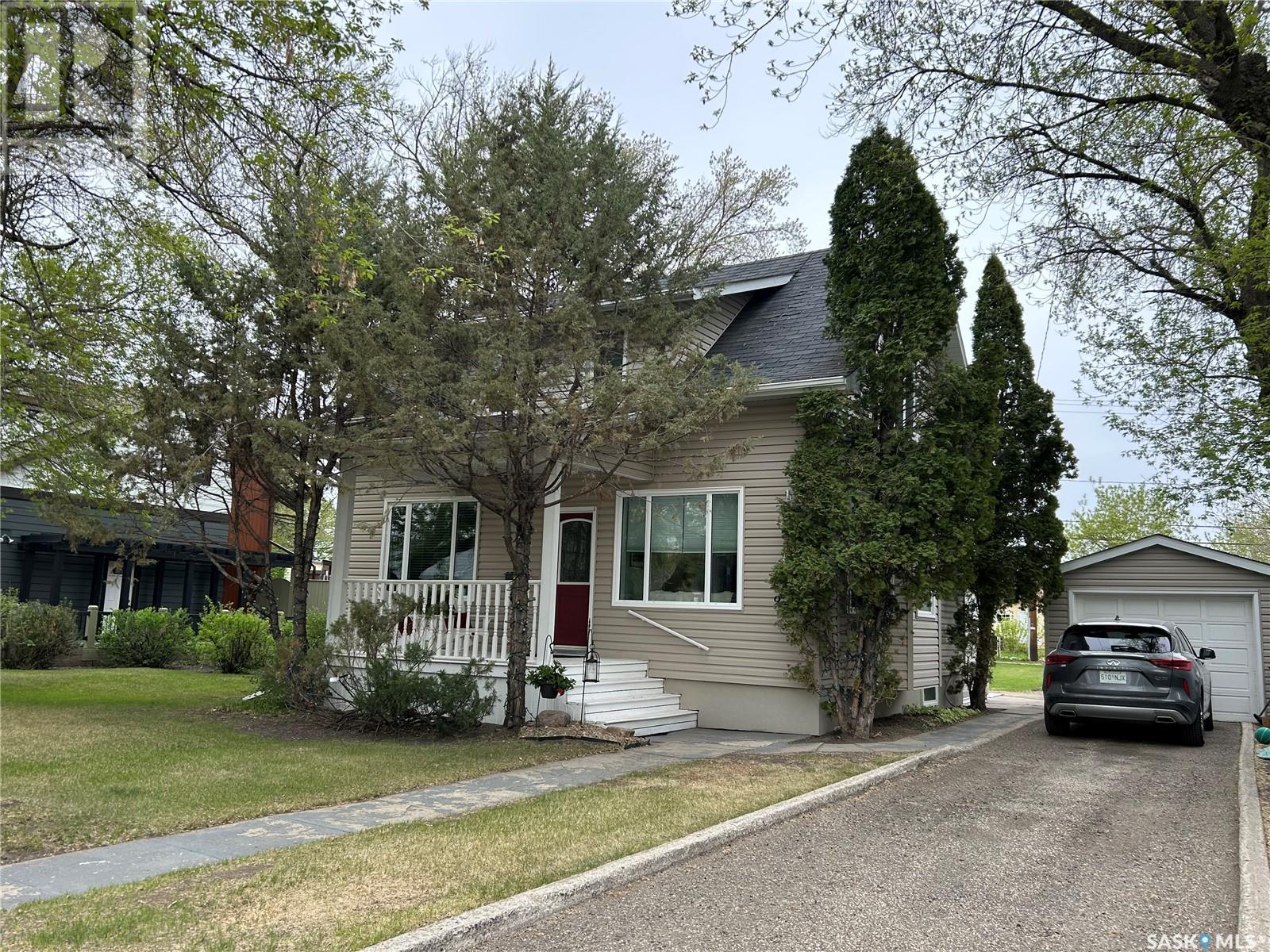 922 9th STREET, Humboldt, Saskatchewan