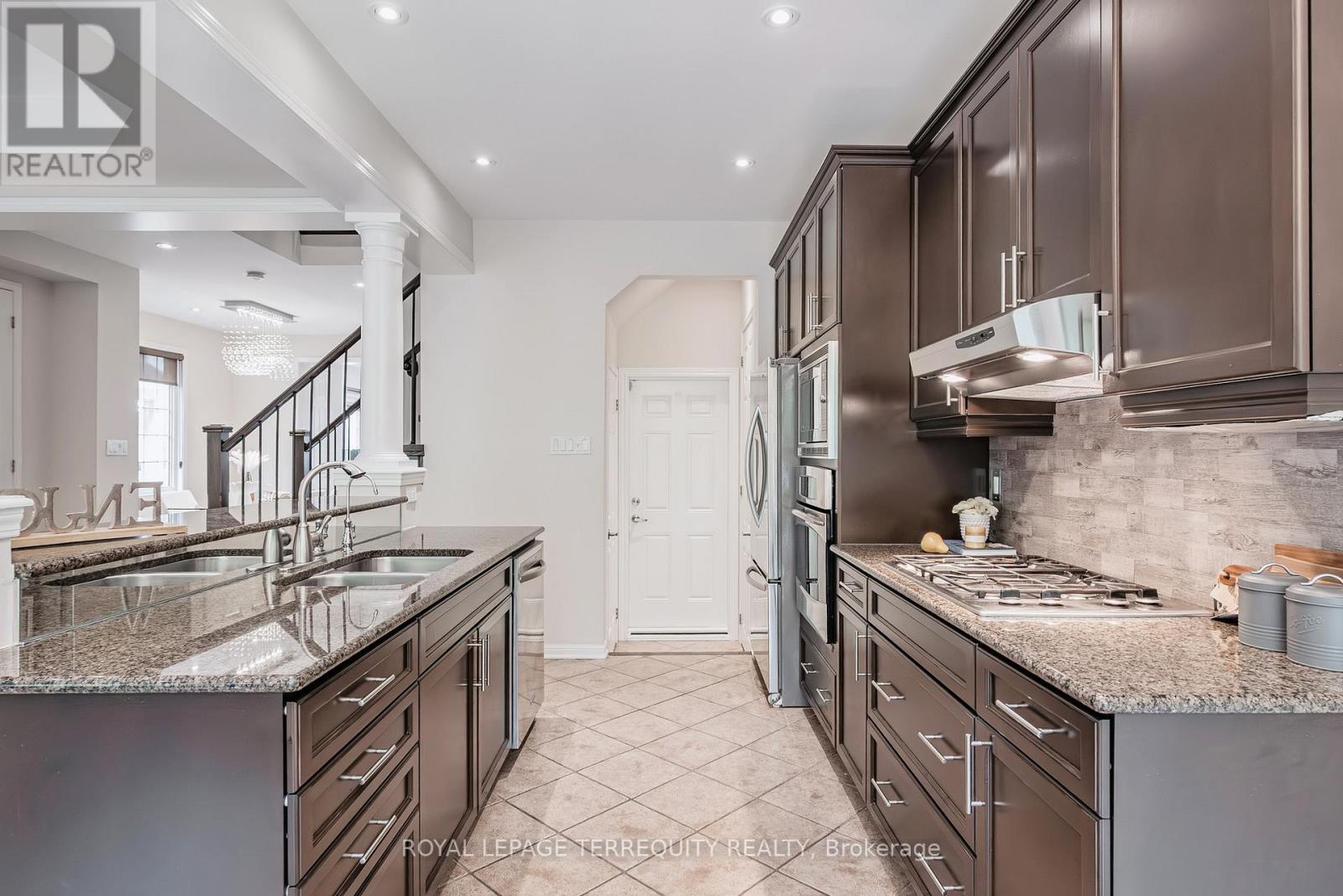 50 Elmeade Lane, Whitchurch-Stouffville, Ontario  L4A 0P6 - Photo 13 - N12152316