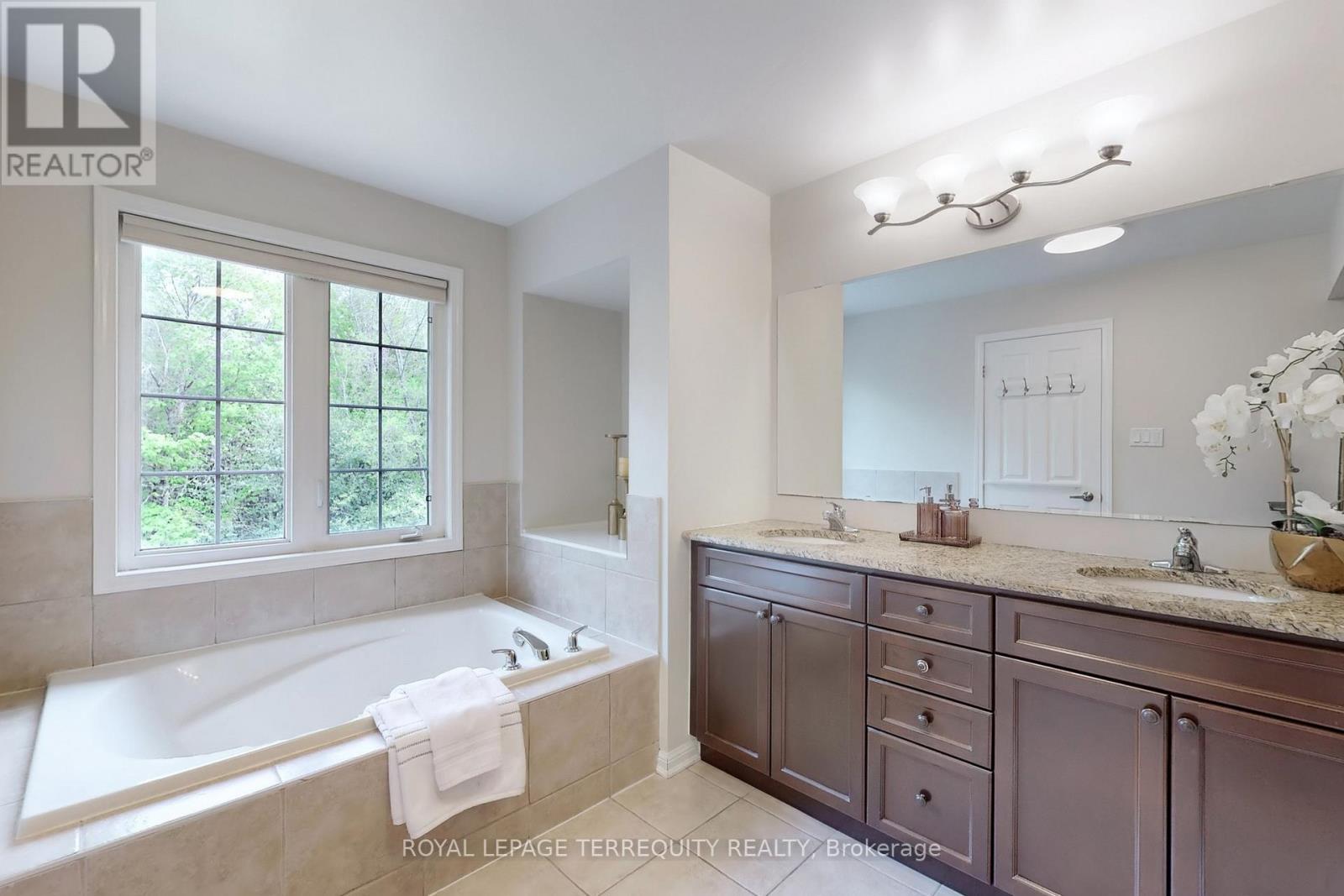 50 Elmeade Lane, Whitchurch-Stouffville, Ontario  L4A 0P6 - Photo 25 - N12152316