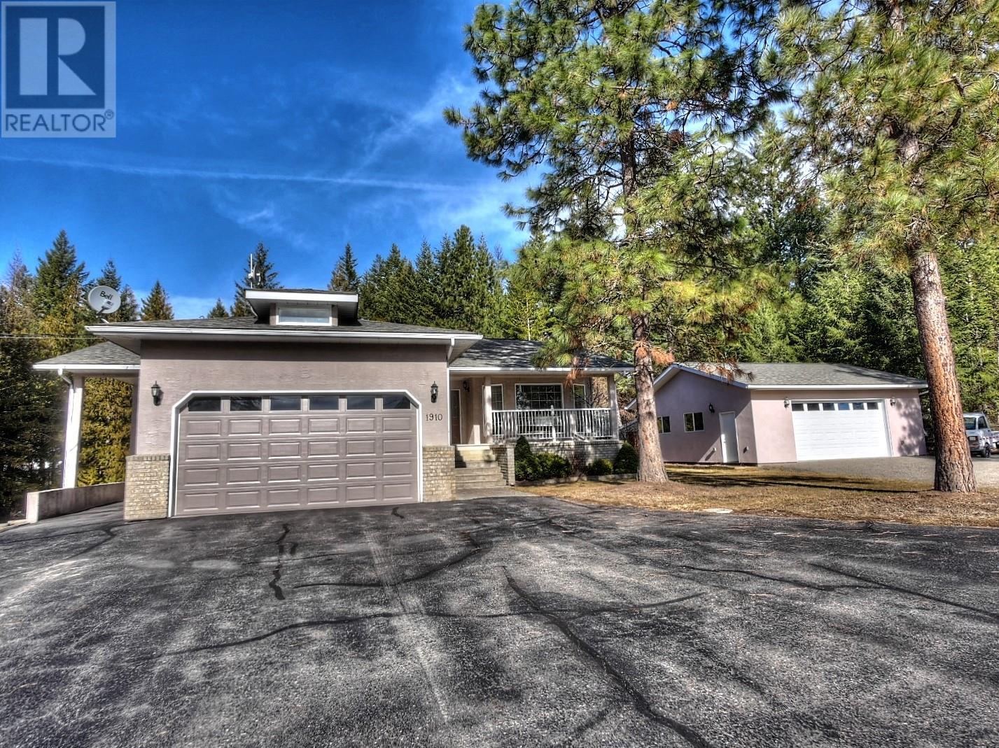 1910 Leaning Tree Road, Lister, British Columbia