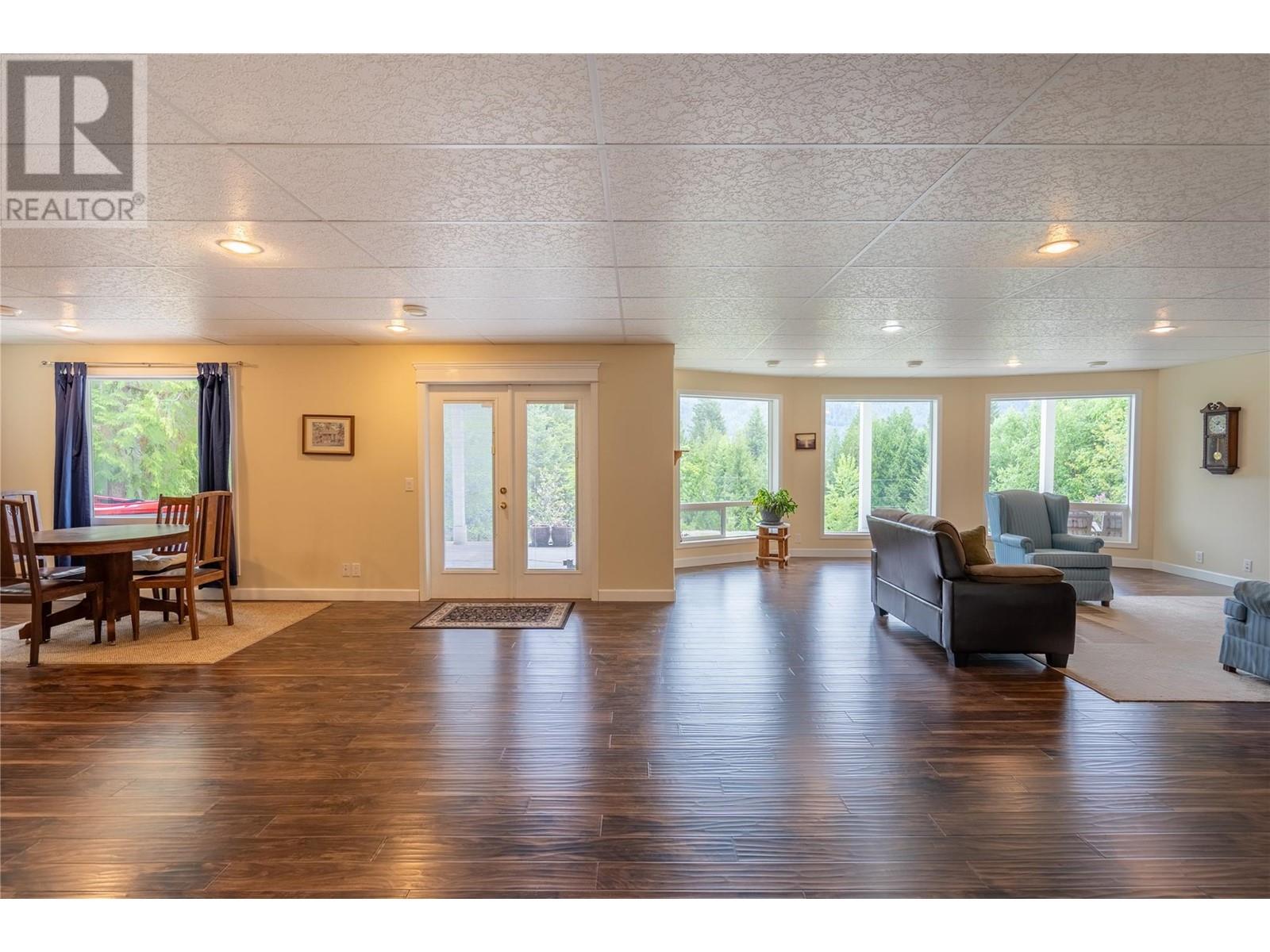 242 Chase Road, Christina Lake, British Columbia  V0H 1E0 - Photo 29 - 10347326