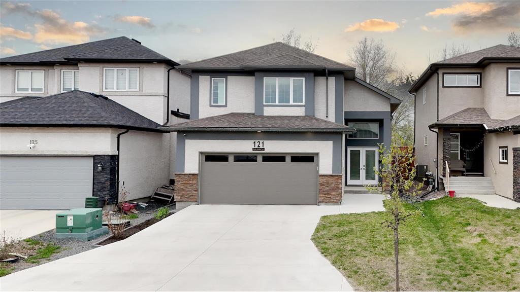 121 Daylan Marshall Gate Winnipeg, Manitoba 4F//Winnipeg/Open House Sunday June 1 2-4 pm. Offers anytime. Welcome to 121 Daylan Marshall Gate, a 1,585 sq ft cabover built in 2018 and designed for modern family living. This home offers 3 bedrooms and 2 full baths on the main level, including a spacious primary suite with ensuite, and features durable vinyl plank flooring throughout the main level. The fully finished basement adds 2 additional bedrooms, a full bathroom, and extra living space. Additional highlights include a 22'x22' double attached garage, high-efficiency furnace, and a beautifully landscaped, fully fenced backyard with deck. Located in a prime neighbourhood close to schools, parks, and all amenities this move-in ready home is a must-see. (id:48254)