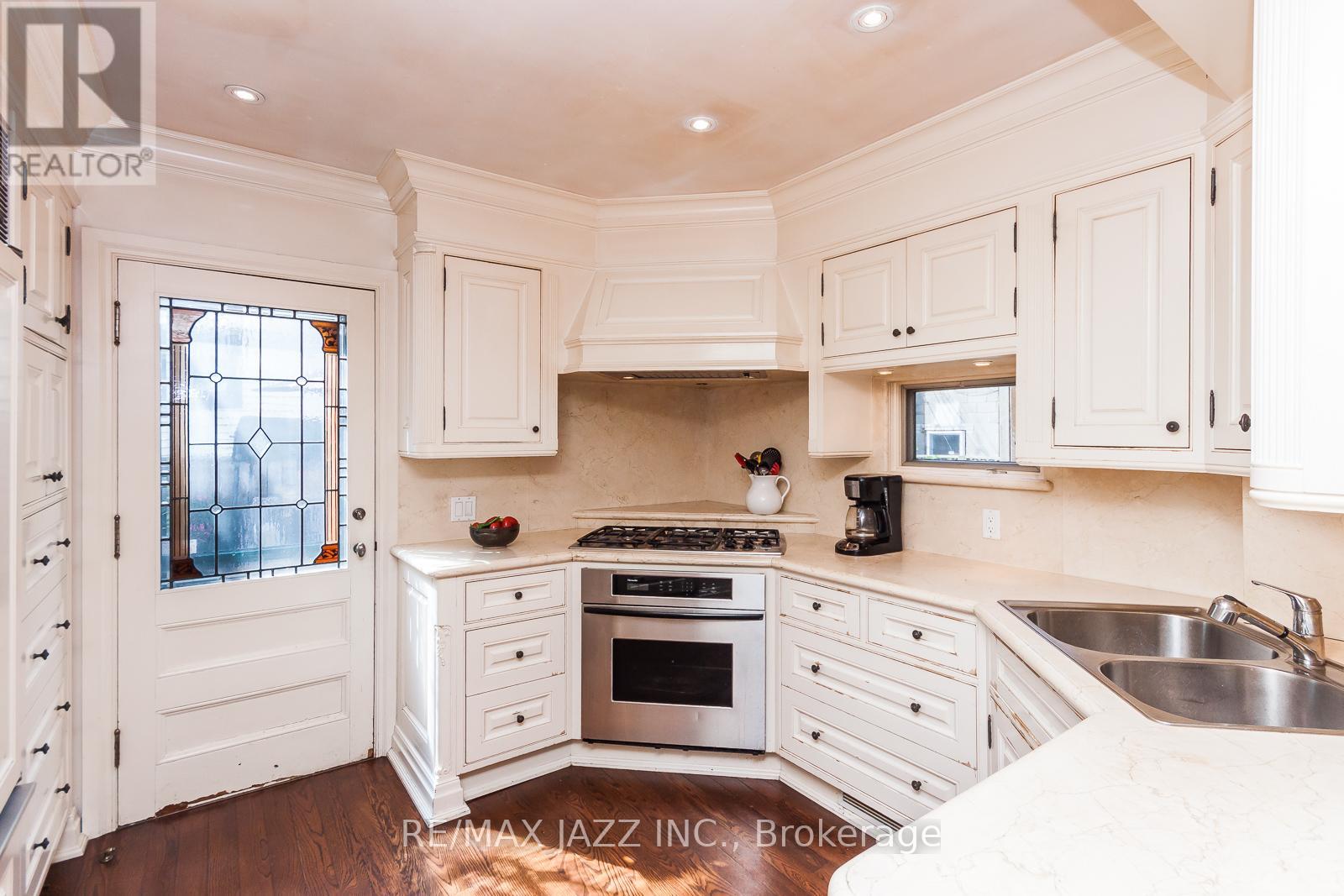 36 Clinton Street, Toronto (Palmerston-Little Italy), Ontario  M6J 2P2 - Photo 5 - C12152327