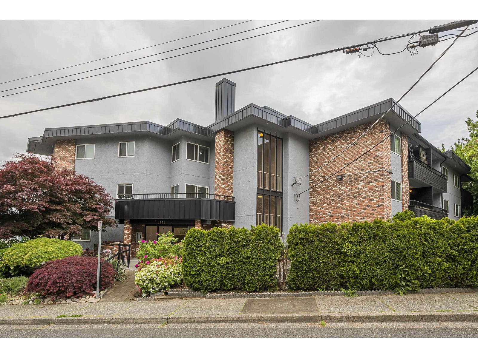 Property at 219 2551 WILLOW LANE image 1
