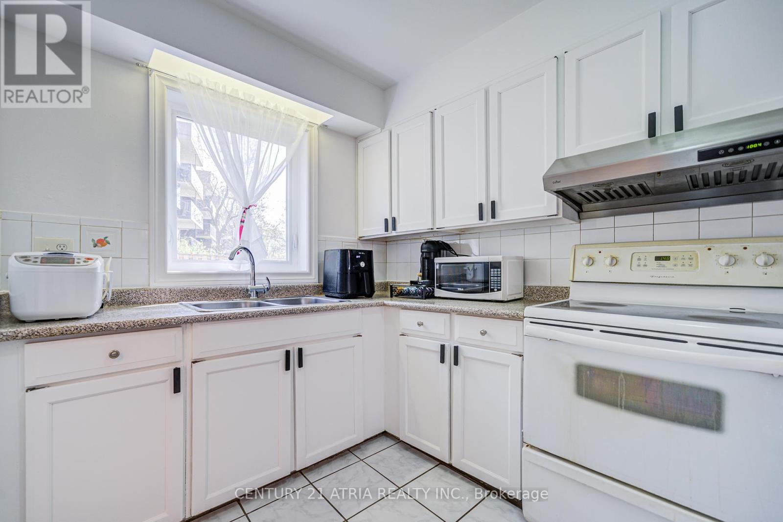 10 - 20 Grandravine Drive, Toronto (York University Heights), Ontario  M3J 1B1 - Photo 28 - W12152294