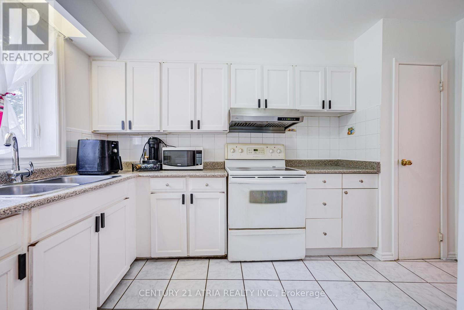 10 - 20 Grandravine Drive, Toronto, Ontario  M3J 1B1 - Photo 30 - W12152294