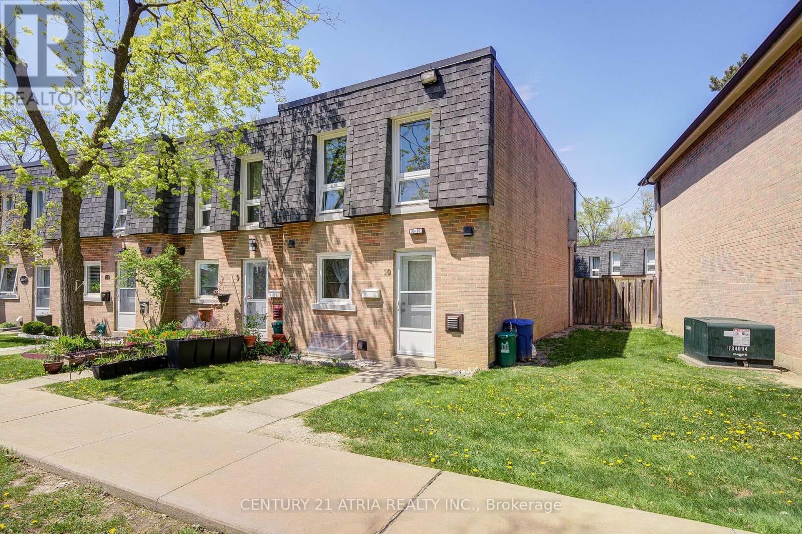 10 - 20 Grandravine Drive, Toronto (York University Heights), Ontario  M3J 1B1 - Photo 4 - W12152294