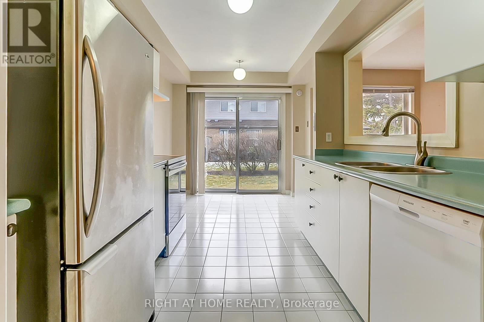 68 - 2550 Thomas Street, Mississauga, Ontario  L5M 5N8 - Photo 7 - W12152312