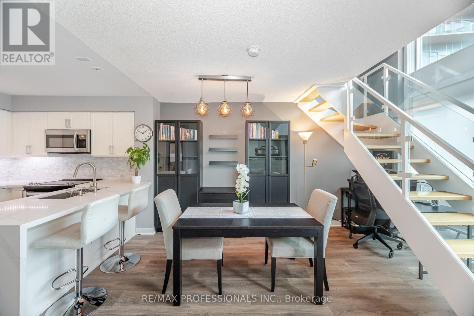 2302 - 155 Legion Road N, Toronto, Ontario  M8Y 0A7 - Photo 2 - W12152318