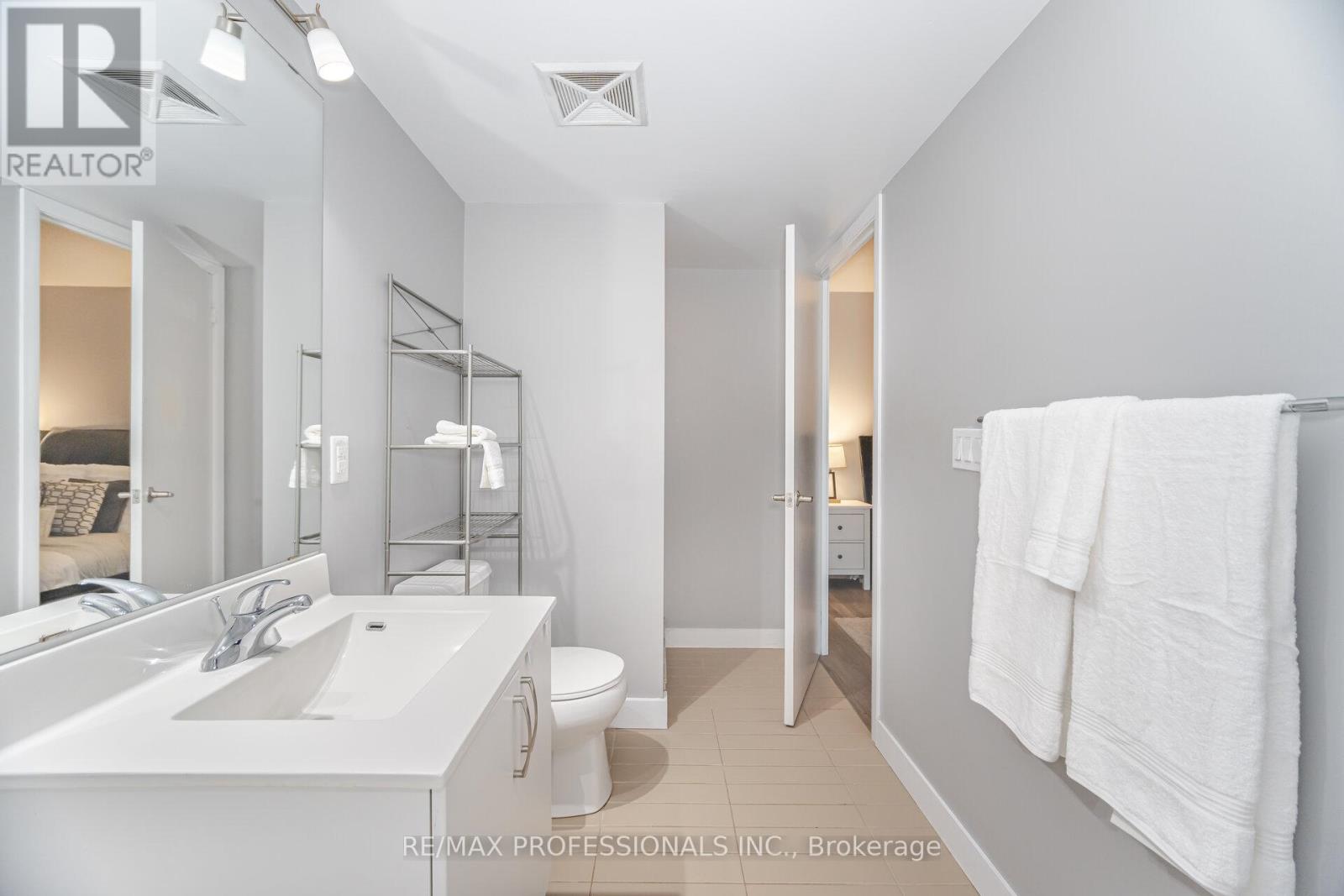 2302 - 155 Legion Road N, Toronto, Ontario  M8Y 0A7 - Photo 20 - W12152318