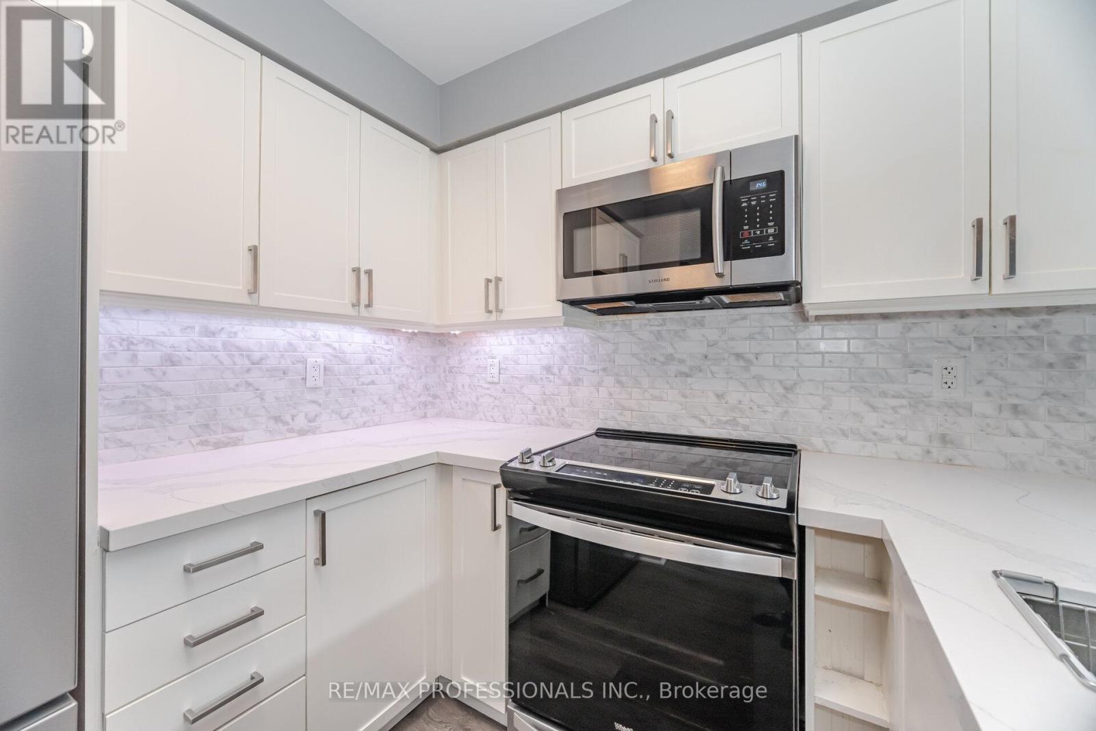 2302 - 155 Legion Road N, Toronto, Ontario  M8Y 0A7 - Photo 7 - W12152318