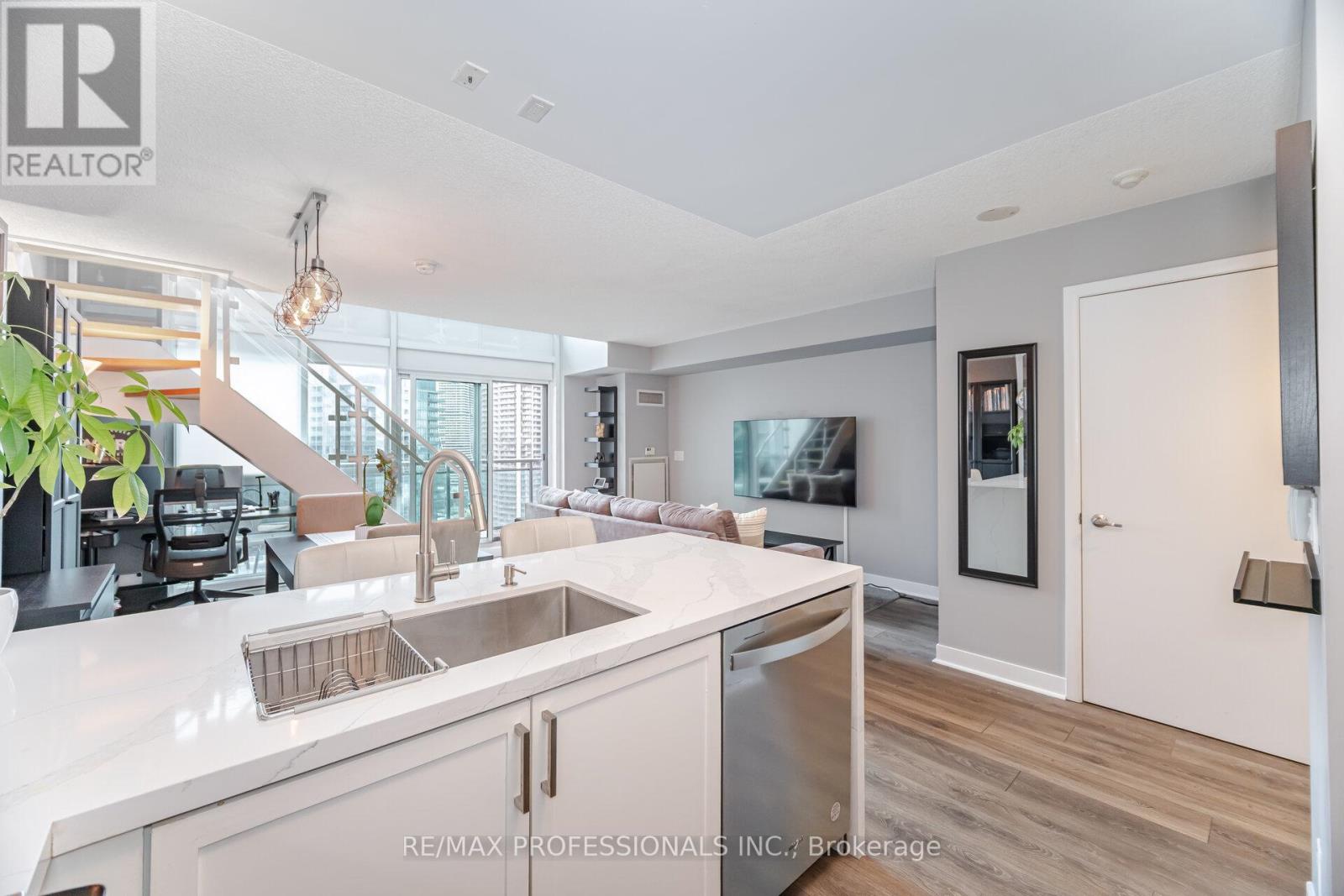 2302 - 155 Legion Road N, Toronto, Ontario  M8Y 0A7 - Photo 8 - W12152318