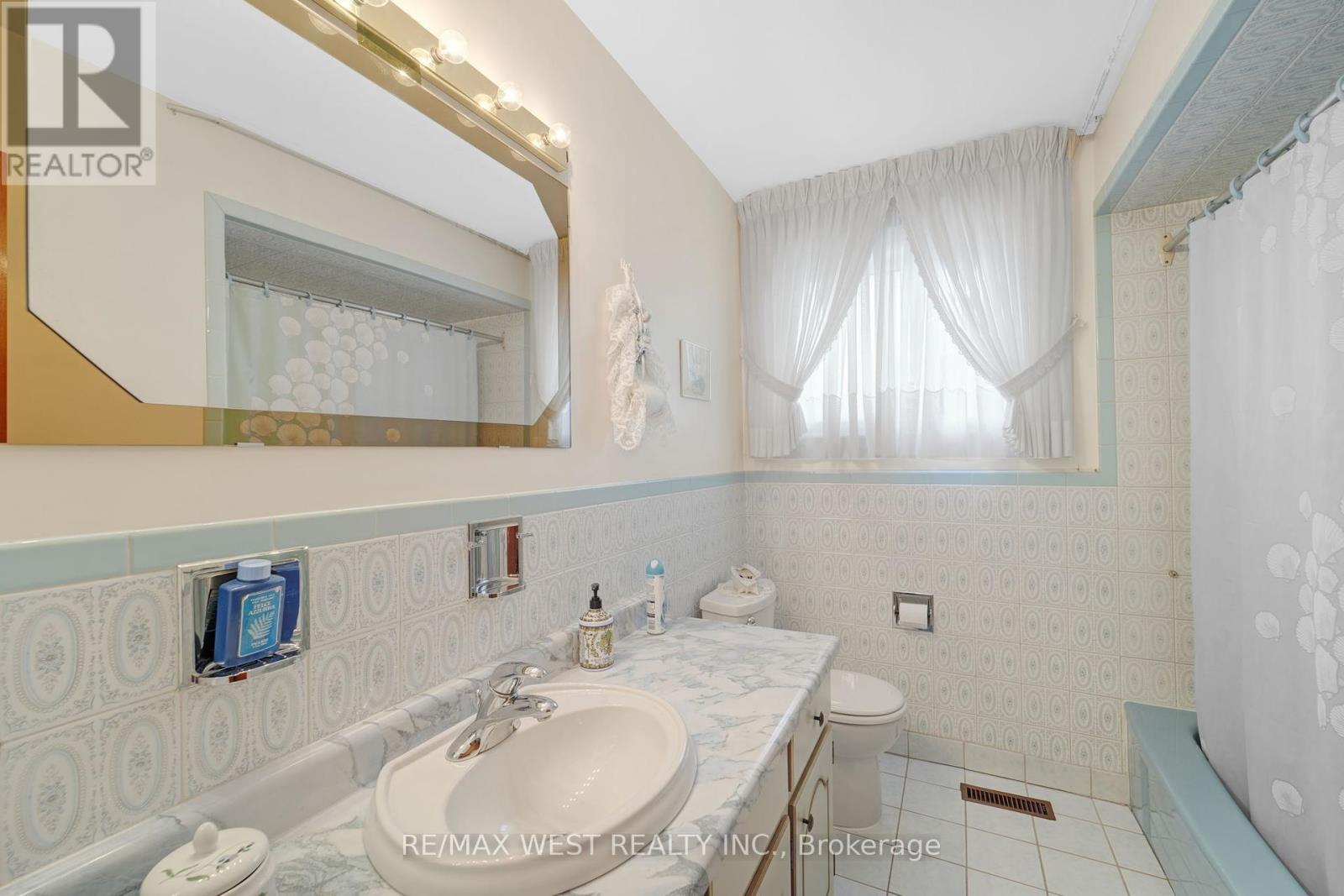 40 Windsor Road, Toronto, Ontario  M9R 3G4 - Photo 21 - W12149968