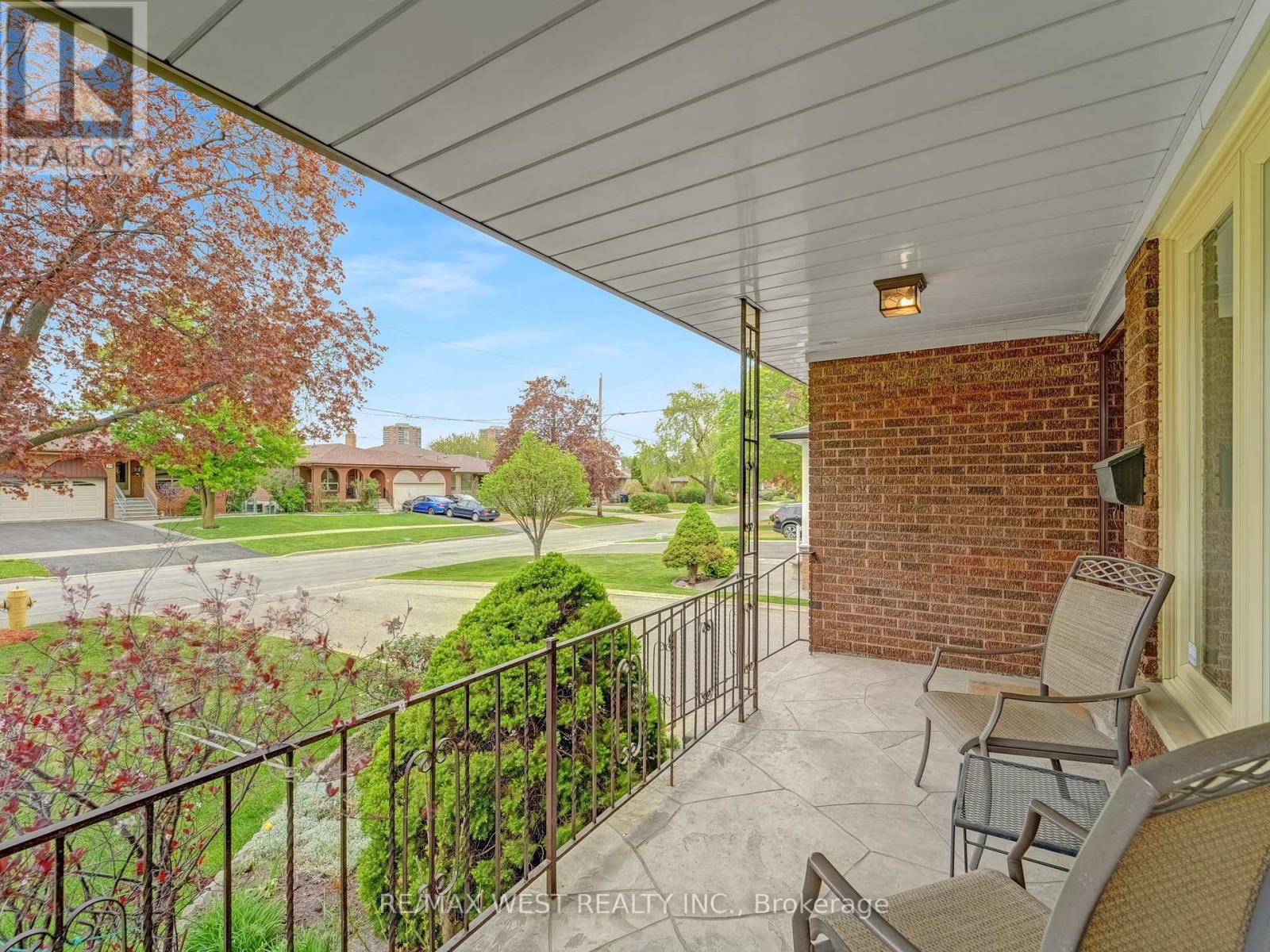 40 Windsor Road, Toronto, Ontario  M9R 3G4 - Photo 5 - W12149968
