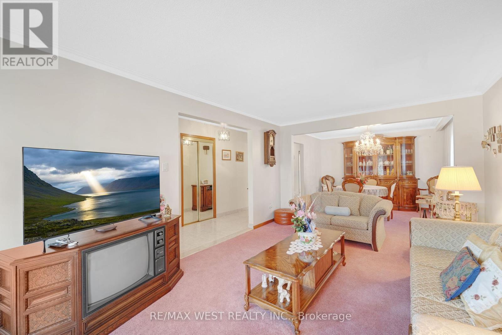 40 Windsor Road, Toronto, Ontario  M9R 3G4 - Photo 9 - W12149968