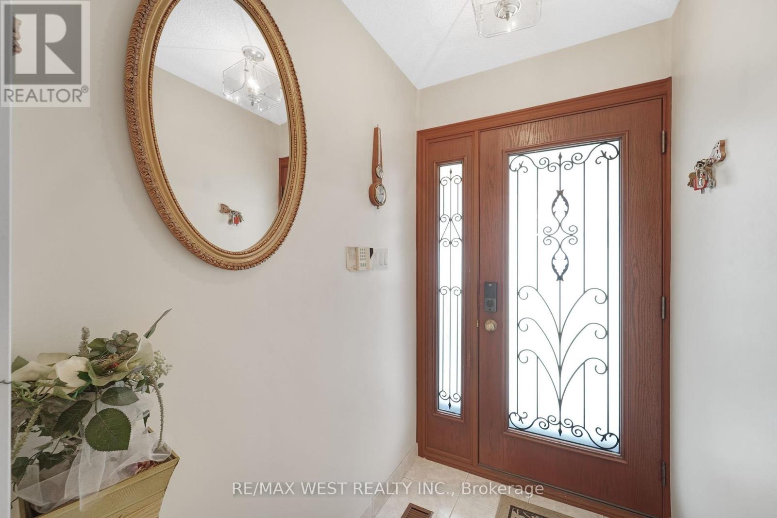40 Windsor Road, Toronto, Ontario  M9R 3G4 - Photo 6 - W12149968