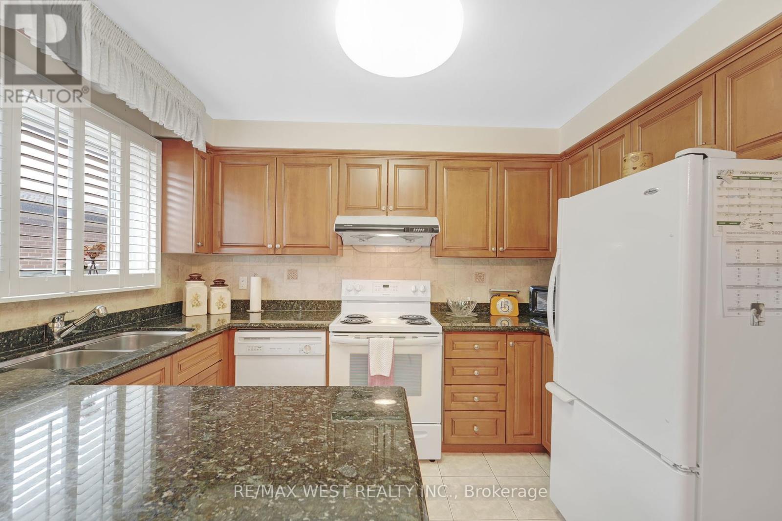 40 Windsor Road, Toronto, Ontario  M9R 3G4 - Photo 15 - W12149968