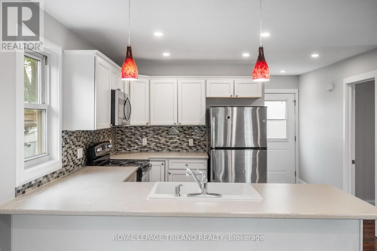 Photo 11 of 39 for 69 Emery Street W