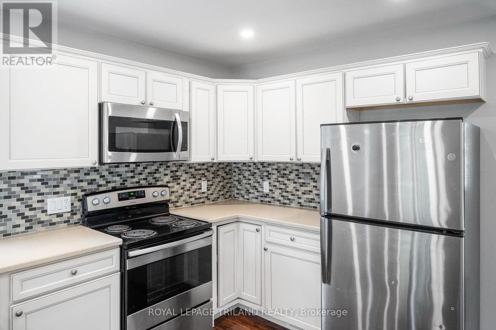 Photo 13 of 39 for 69 Emery Street W