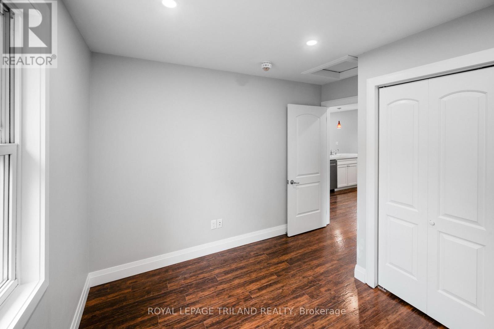 Photo 17 of 39 for 69 Emery Street W