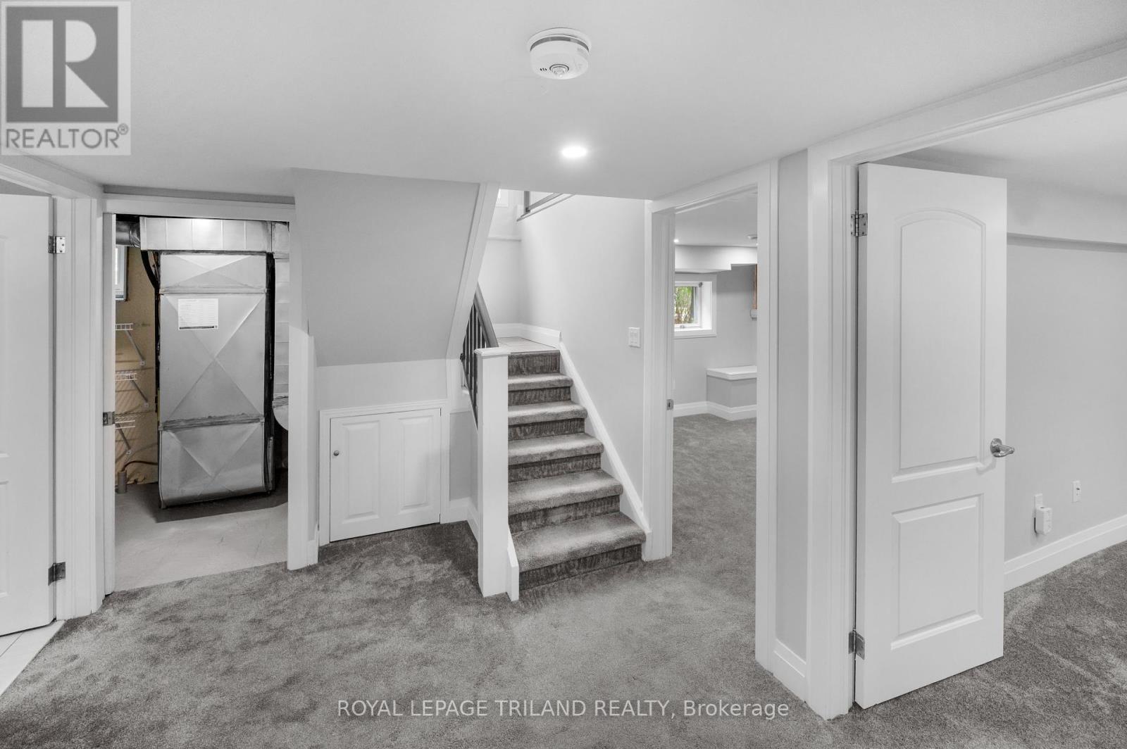 Photo 23 of 39 for 69 Emery Street W