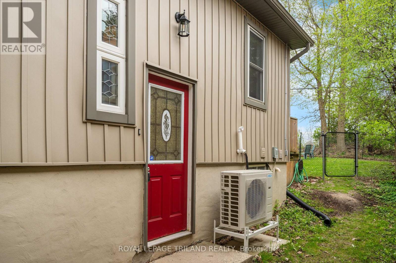 Photo 32 of 39 for 69 Emery Street W