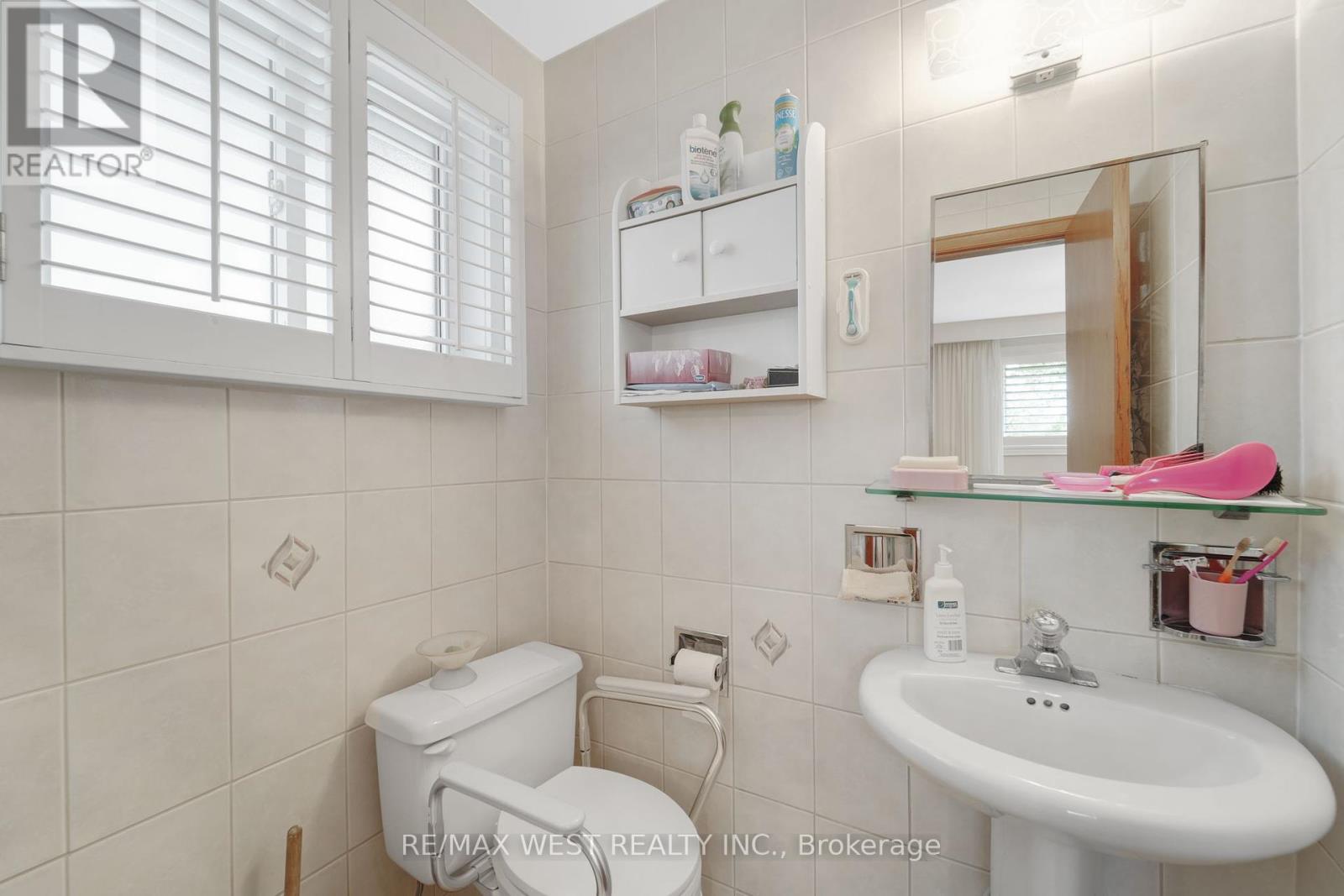 40 Windsor Road, Toronto, Ontario  M9R 3G4 - Photo 18 - W12149968