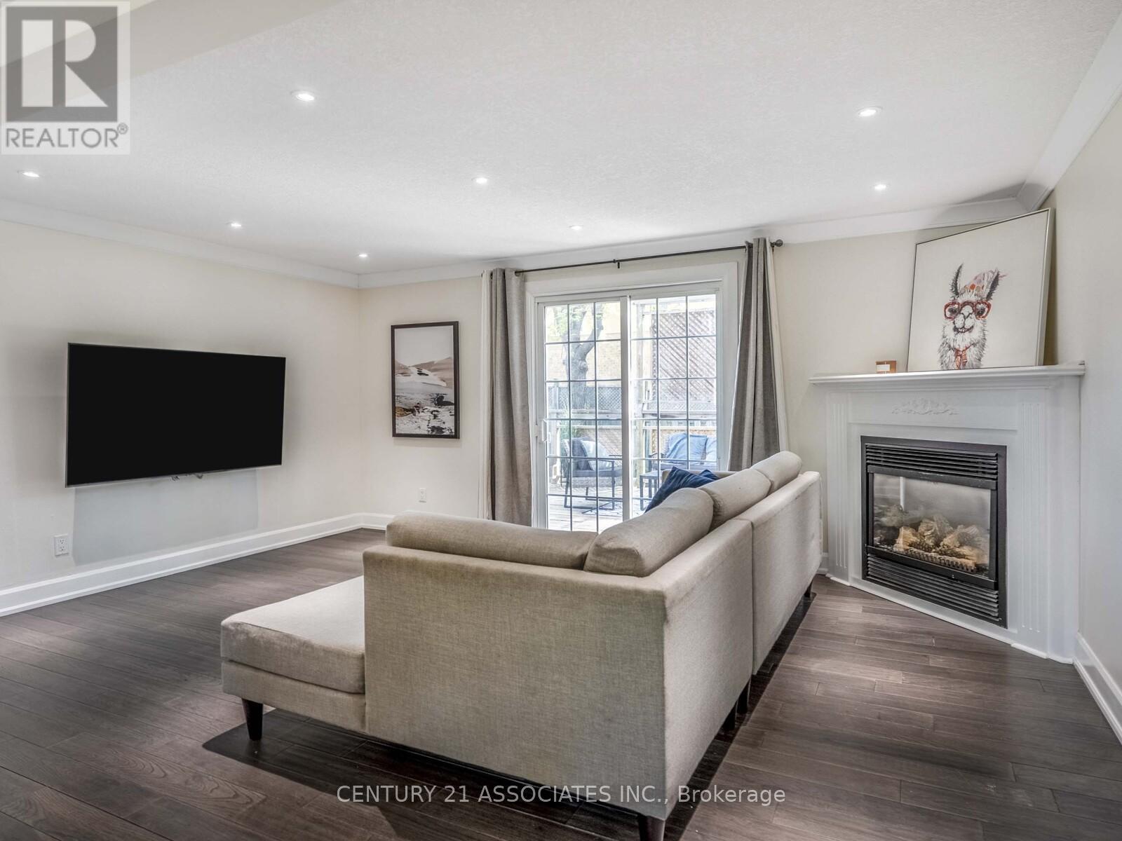 Property at 611 PRESTON PARKWAY image 5
