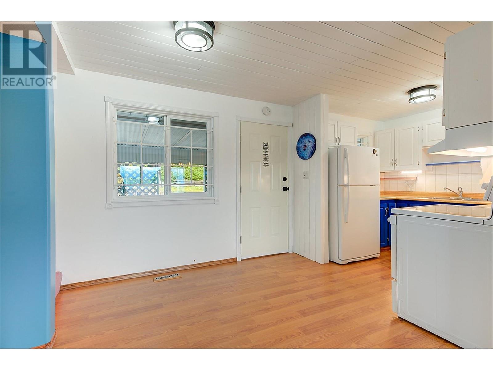 6040 Ellison Avenue, Peachland, British Columbia  V0H 1X4 - Photo 10 - 10348081