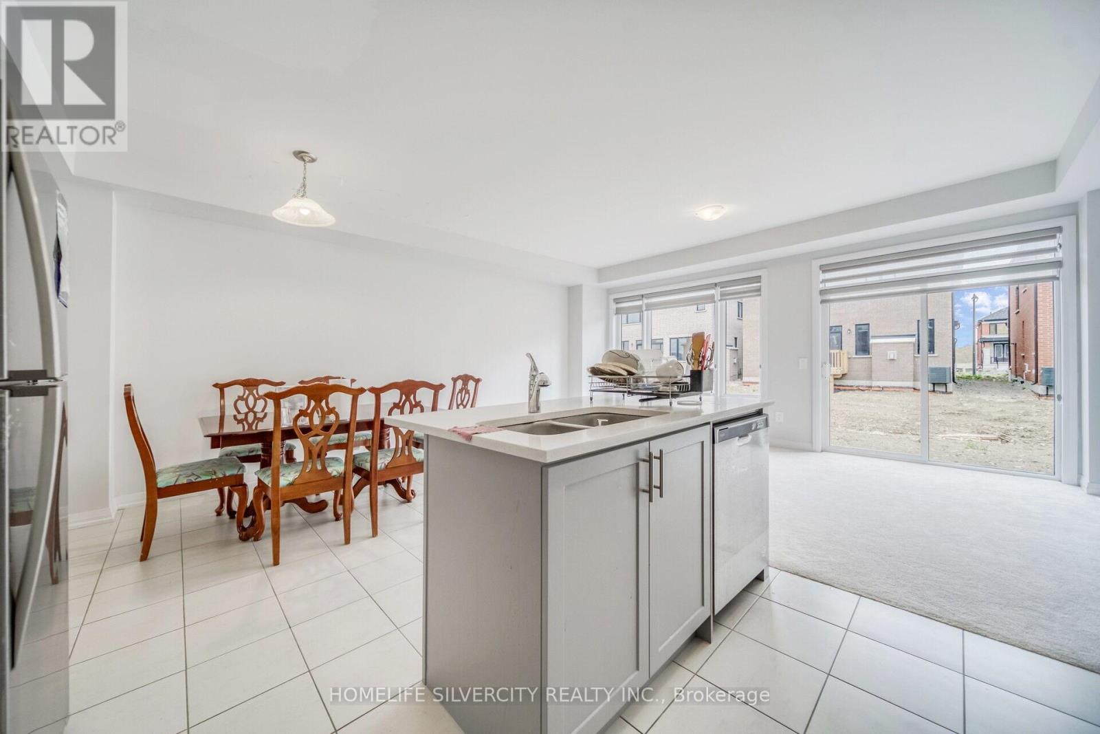 143 Corley Street, Kawartha Lakes, Ontario  K9V 0R4 - Photo 18 - X12058112