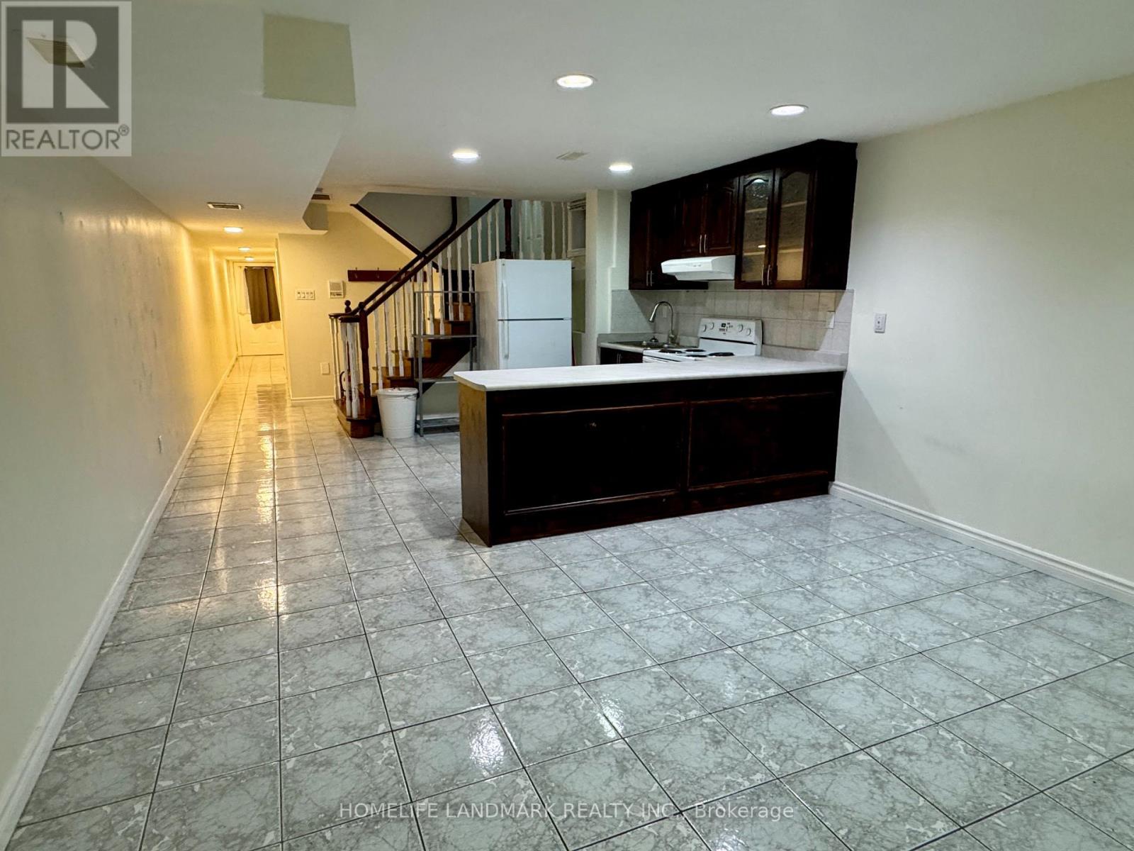 LOWER - 14 GARNET AVENUE, Toronto, Ontario