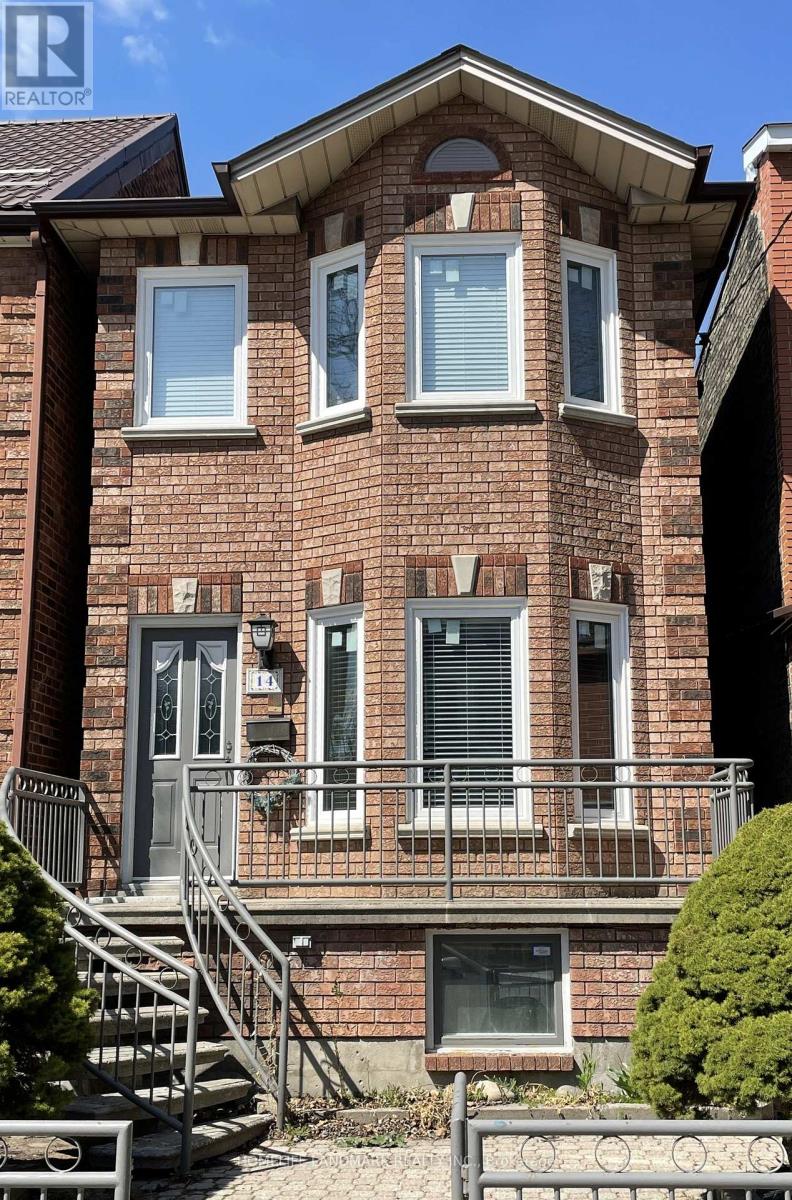 Lower - 14 Garnet Avenue, Toronto, Ontario  M6G 1V5 - Photo 14 - W12152348