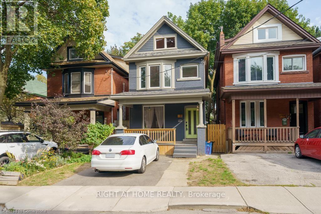 UPPER - 11 LORNE AVENUE, Hamilton, Ontario