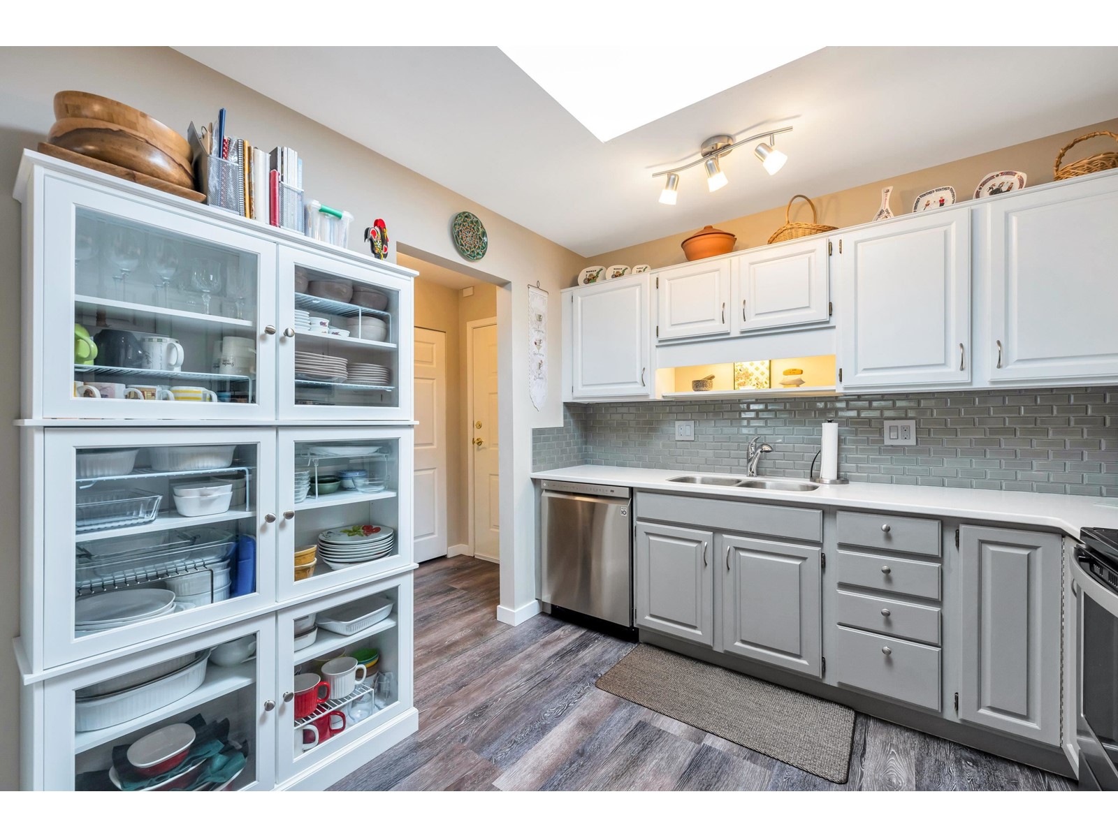 306 14950 Thrift Avenue, White Rock, British Columbia  V4B 2J9 - Photo 7 - R2983928