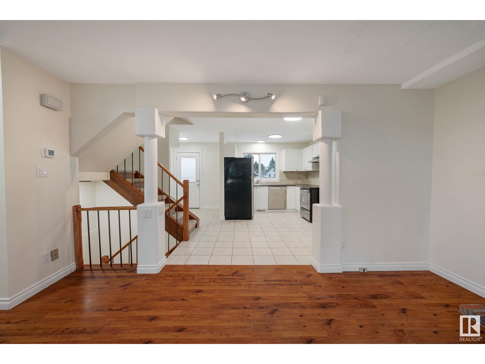 1086 Lakewood Rd N Nw, Edmonton, Alberta  T6K 3T7 - Photo 11 - E4436737