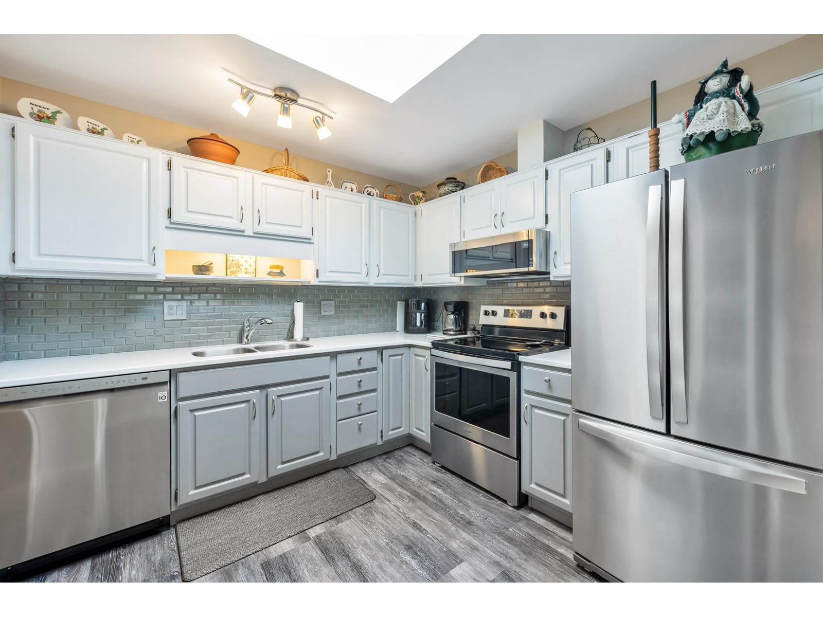 306 14950 Thrift Avenue, White Rock, British Columbia  V4B 2J9 - Photo 5 - R2983928