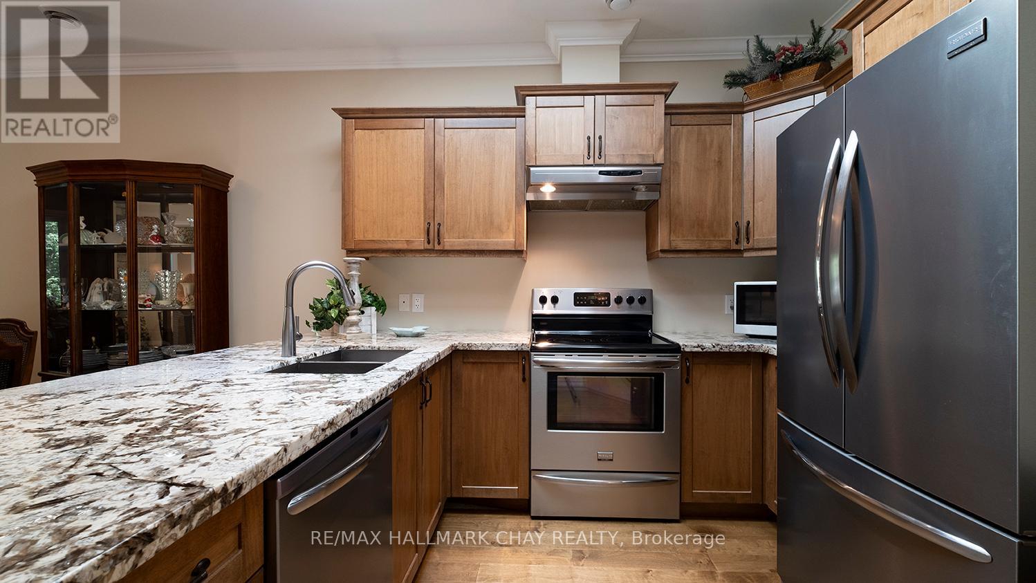 18 Maple Court, Severn (Coldwater), Ontario  L0K 1E0 - Photo 5 - S12152235