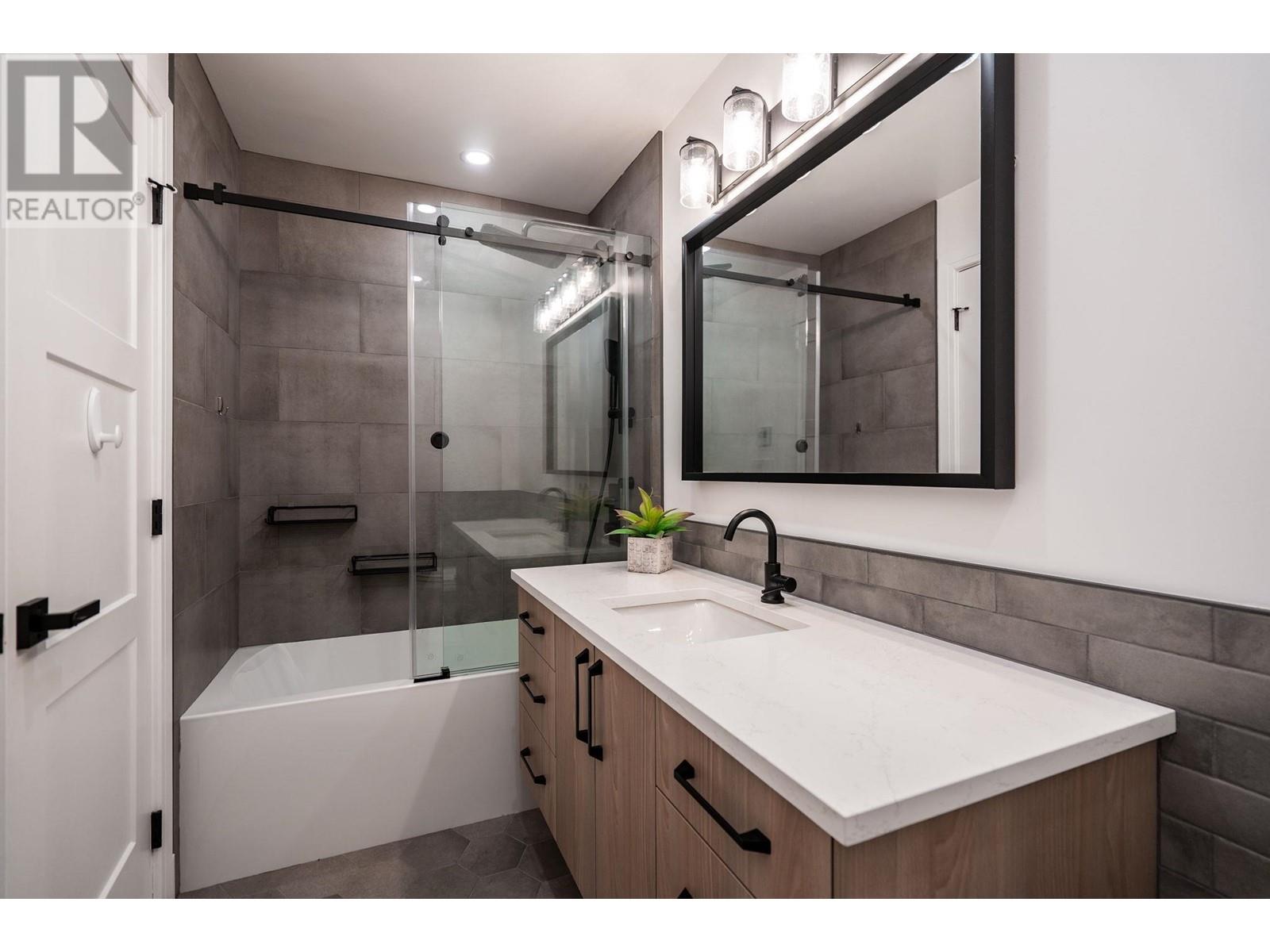 640 Foress Drive, Port Moody, British Columbia  V3H 1J2 - Photo 30 - R3000112