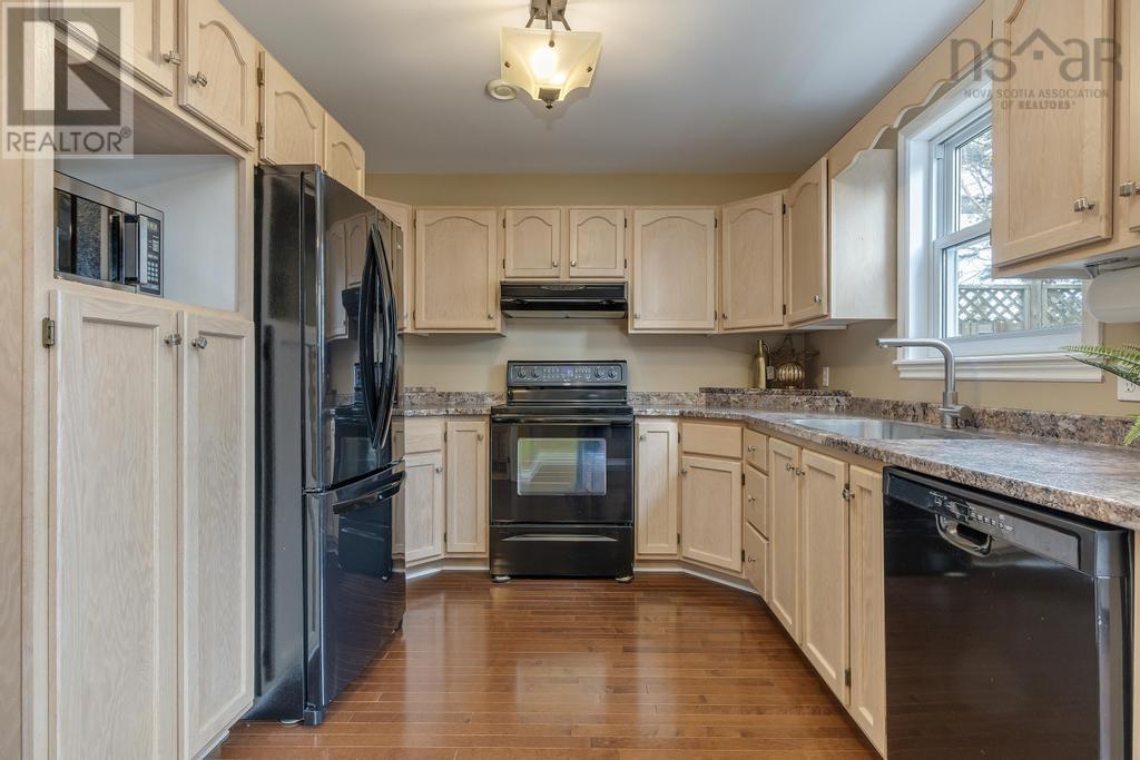 Property at 15 Azita Court image 4