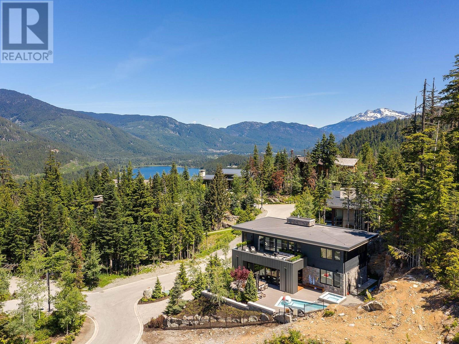 2932 Ancient Cedars Lane, Whistler, British Columbia  V8E 0L6 - Photo 2 - R2981848