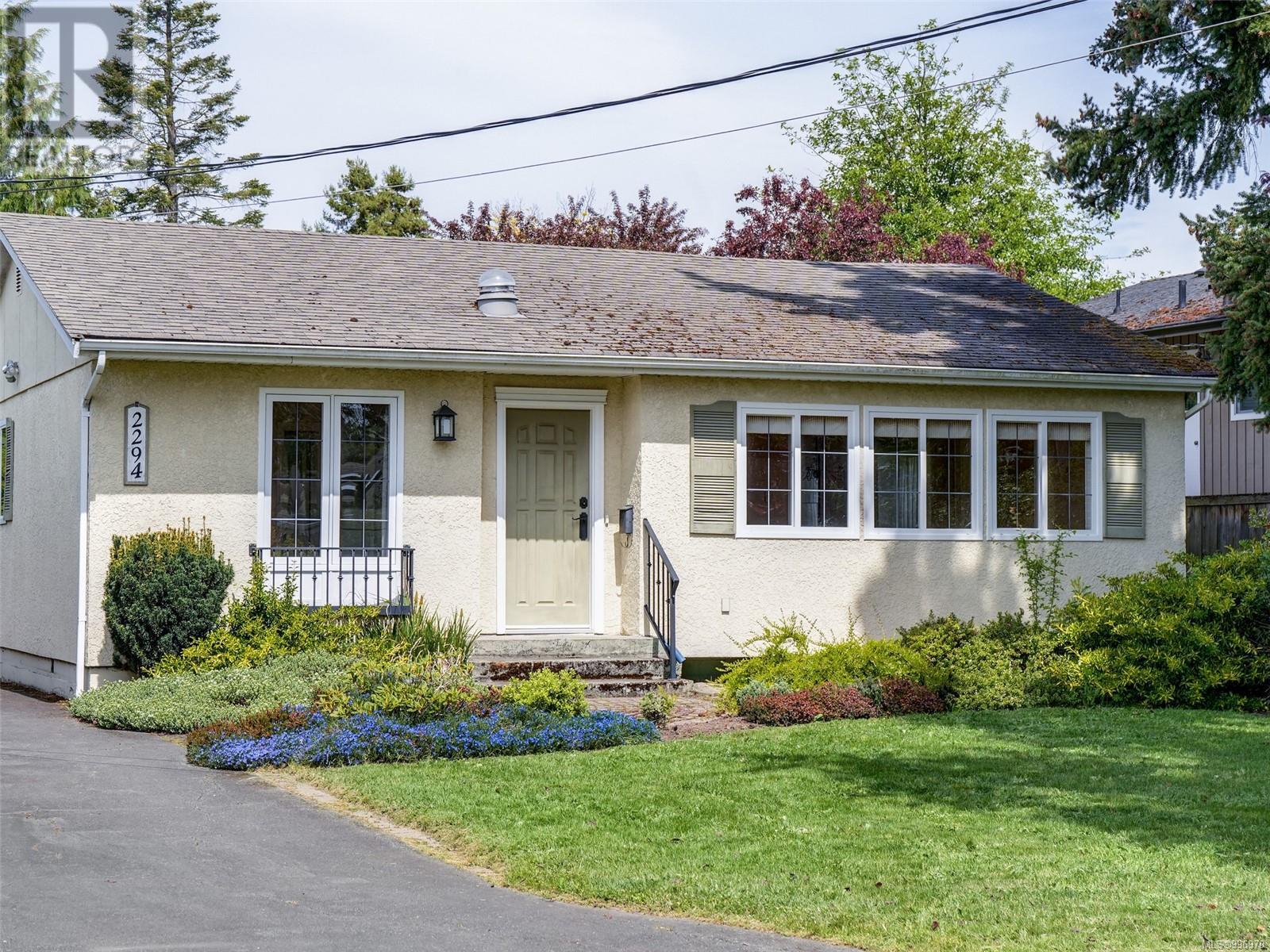 2294 Bradford Ave, sidney, British Columbia