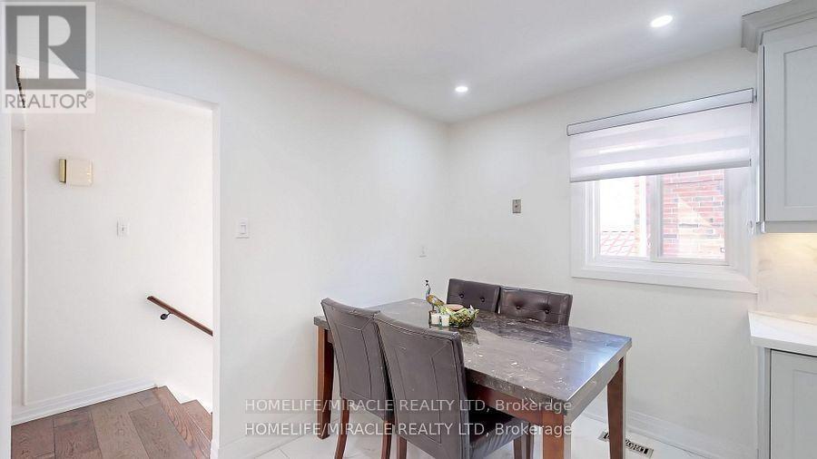7433 Sigsbee Drive, Mississauga, Ontario  L4T 3S5 - Photo 11 - W12152442
