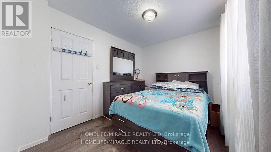 7433 Sigsbee Drive, Mississauga, Ontario  L4T 3S5 - Photo 18 - W12152442