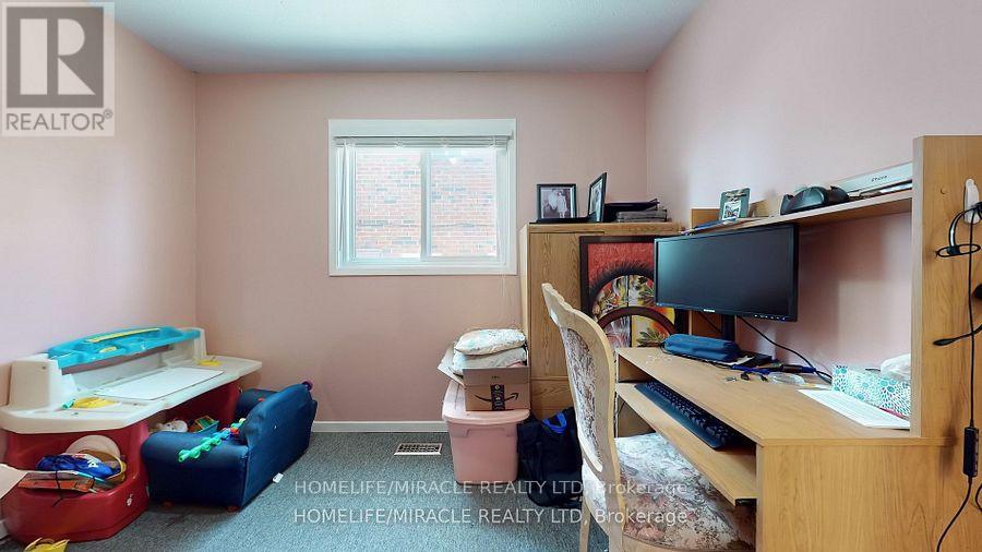 7433 Sigsbee Drive, Mississauga, Ontario  L4T 3S5 - Photo 31 - W12152442