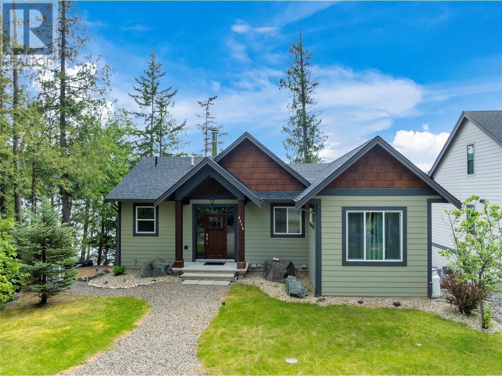 6076 Davis Road, Magna Bay, British Columbia  V0E 1M7 - Photo 3 - 10338843