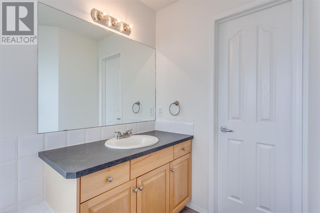 71 Prestwick Cove Se, Calgary, Alberta  T2Z 3M3 - Photo 23 - A2217283