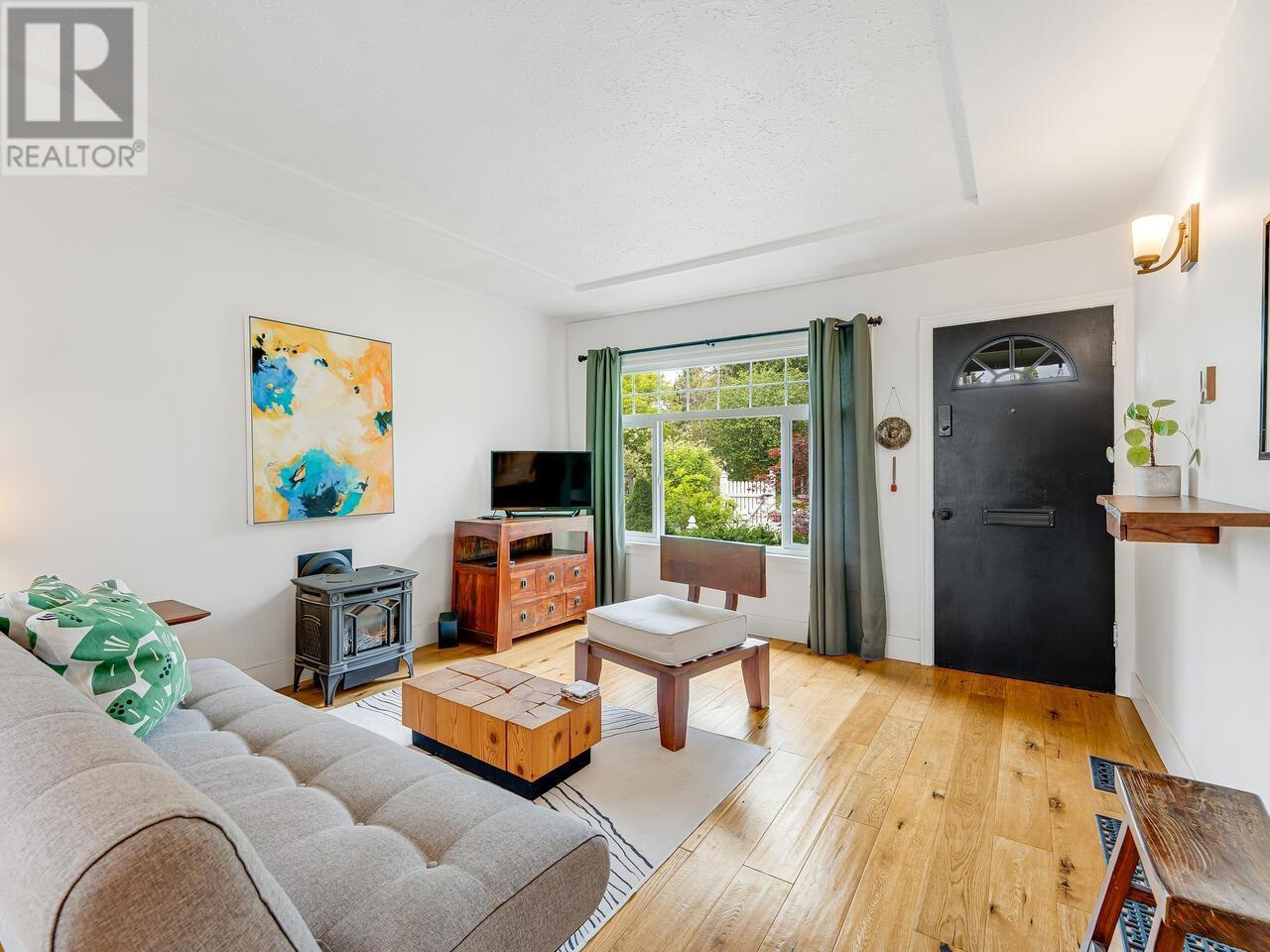 645 E 5th Street, North Vancouver, British Columbia  V7L 1M6 - Photo 3 - R3003329
